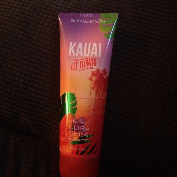 Bath n Body Kauai Lei Flower body cream