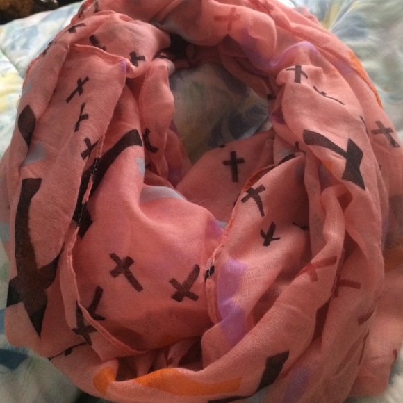 Cross infinity scarf