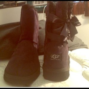 Short black bow ugg boots. Never worn.