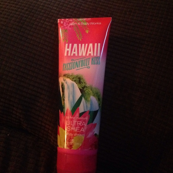 Bath n Body Hawaii Passionfruit Kiss body cream