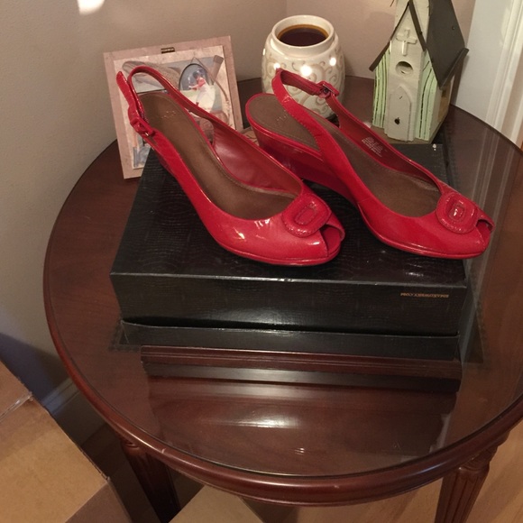 NWOB! Clarks Red peep toe wedge heels 9m