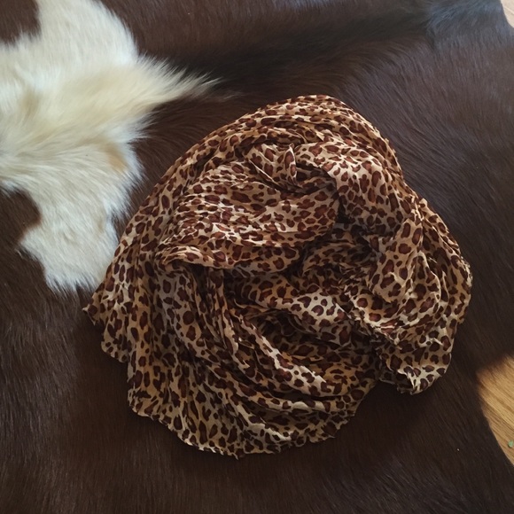 Leopard print scarf - Picture 1 of 3