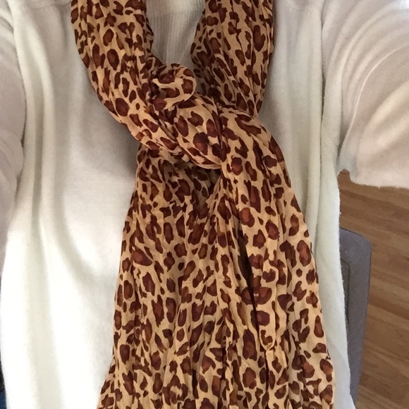 Leopard print scarf - Picture 3 of 3