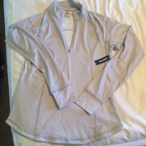 ON semi-fitted athletic top