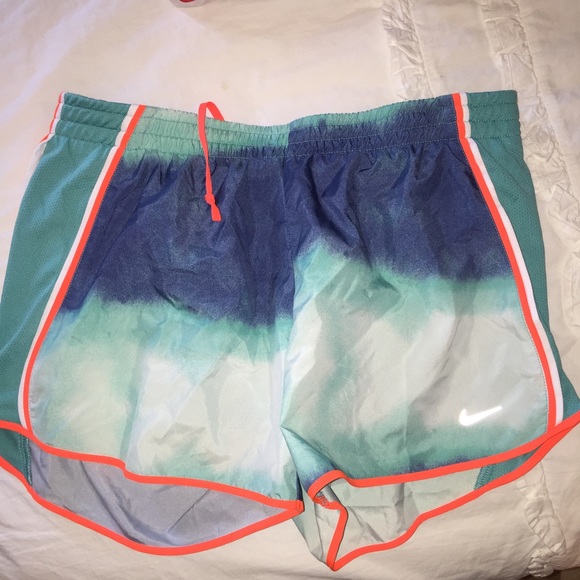 women's M tie die dri fit Nike shorts