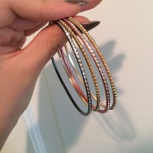 Pack of 4 bracelets!