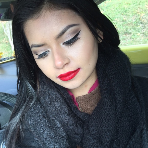 Meet your Posher, Sandra - Picture 2 of 2