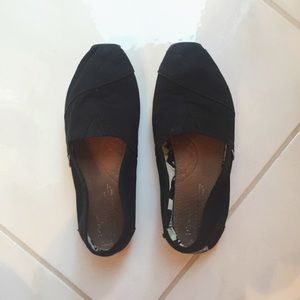 BLACK TOMS