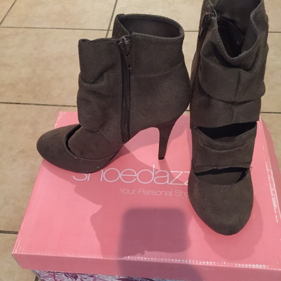 Shoe dazzle suede like booties