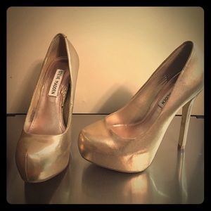 Size 6 gold Steve Madden pumps