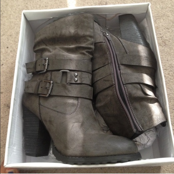 Khaki boots
