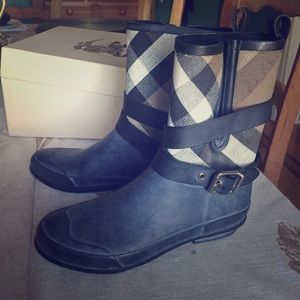 Burberry rain boots !