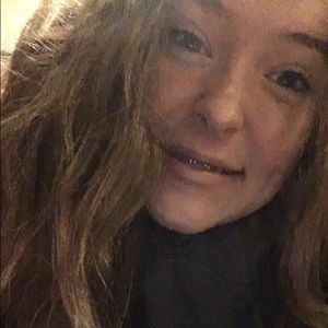 Meet your Posher, Emelia