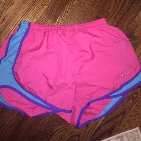 women's M pink nike shorts