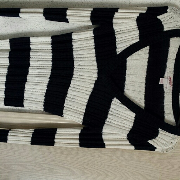 Sweater - Picture 1 of 2
