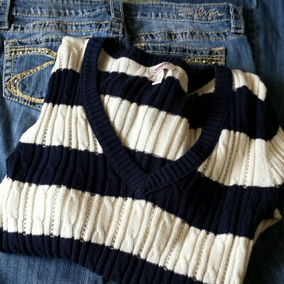 Sweater - Picture 2 of 2