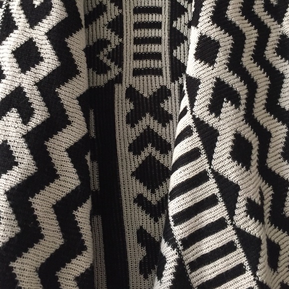 Black and white open cardigan/sweater - Picture 3 of 3