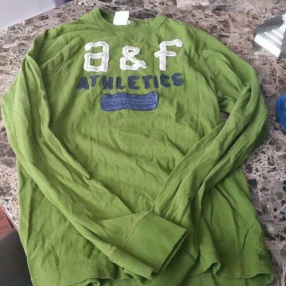 Green boys long sleeve shirt. Great material