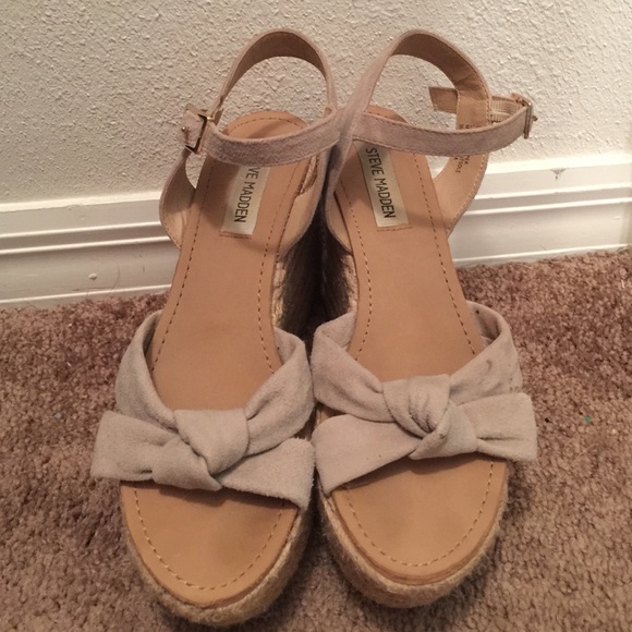 Steve Madden tan wedges