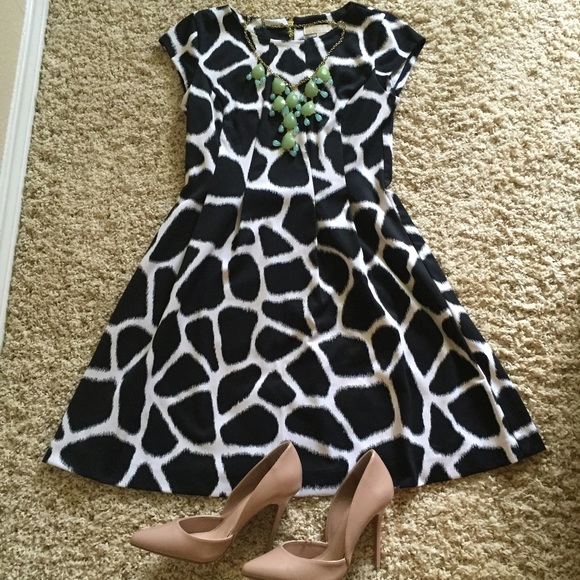 Beautiful Michael Kors giraffe print dress ❤️