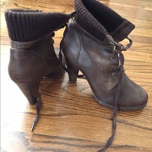 Brown Boots with heel. SIZE 8