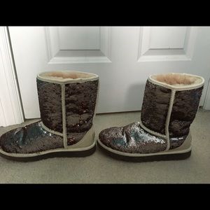 Authentic champagne sparkly uggs size 7