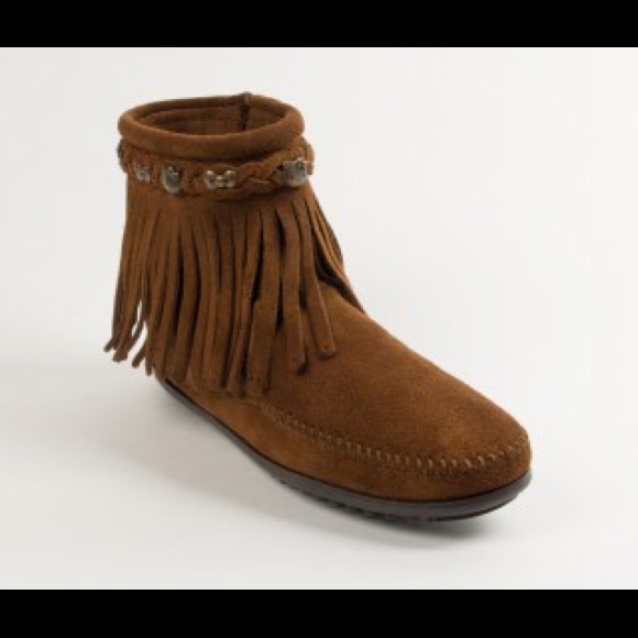 Short fringe boots