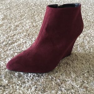 Maroon wedge boots