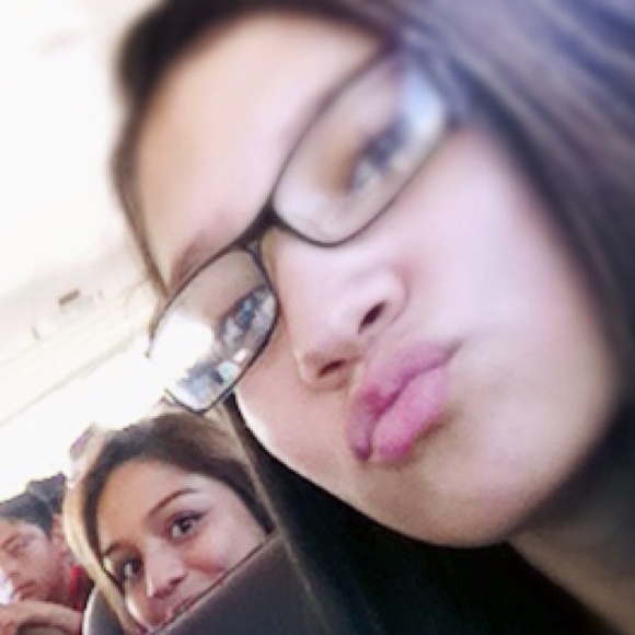 Meet your Posher, Alexia - Picture 1 of 1