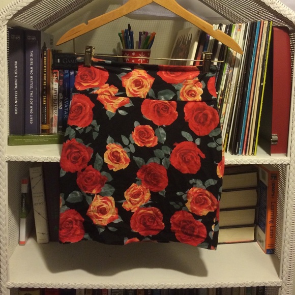 Rose print bodycon skirt