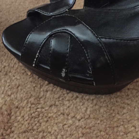 BCBGeneration peep toe - Picture 3 of 3