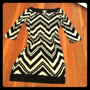 Black & white graphic tunic
