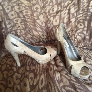 Bandolino - Taupe peep toe heels