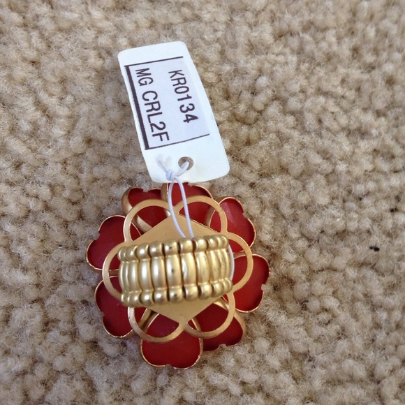 Peach-colored and Gold Flower Ring - Picture 3 of 3