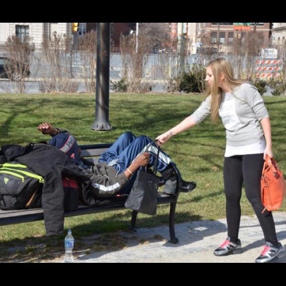 Meet Your Posher, Julie! - Picture 2 of 7