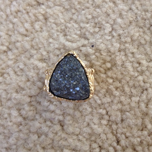 Gold Ring with Graphite Appearance Stone - Picture 2 of 3