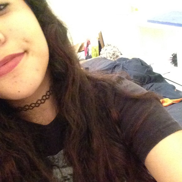 Meet your Posher, Mya - Picture 1 of 1