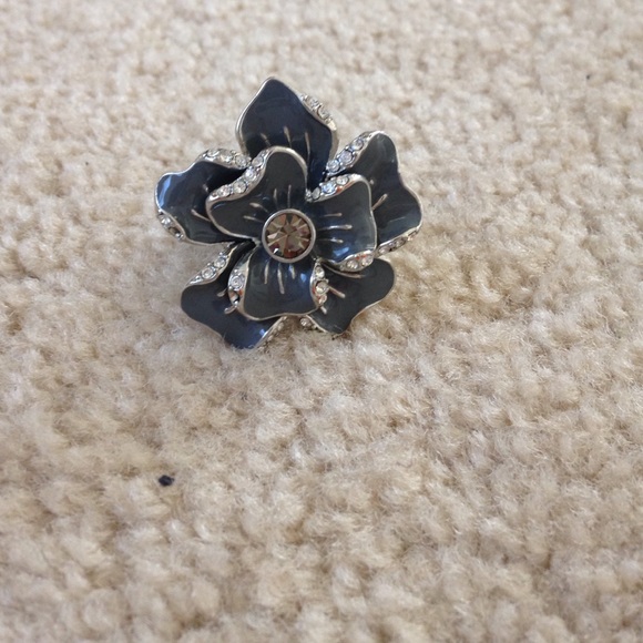 Silver and Grey Flower Ring - Picture 2 of 3