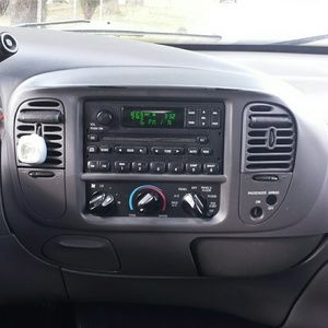 Meet your Posher, Magdalena