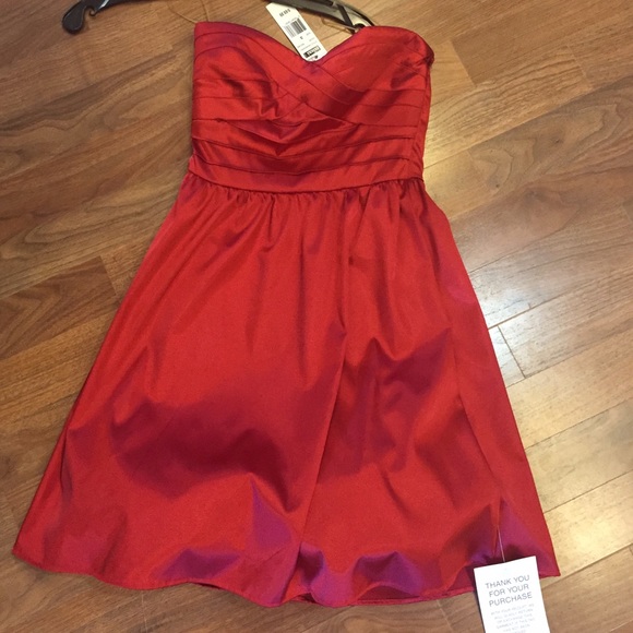 SALE🤑NWT red strapless dress