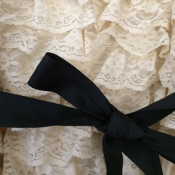 Cream-colored tiered lace dress from Anthropologie - Picture 2 of 4