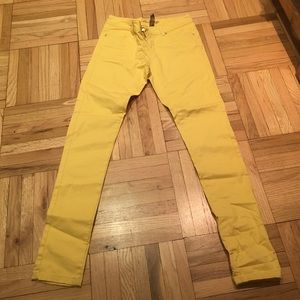 Yellow skinny jeans, brand new/ no tags