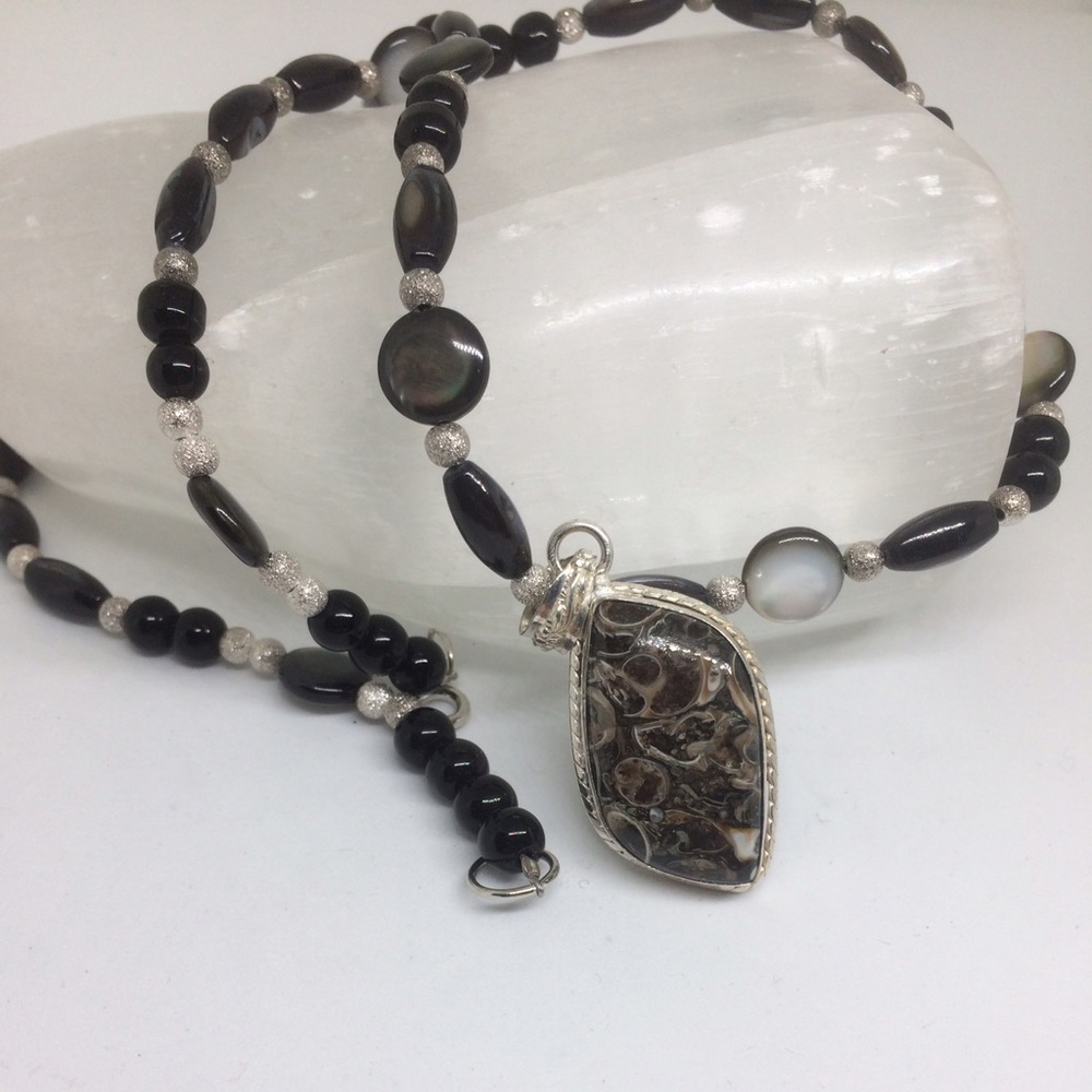 HANDCRAFTED 💥Painted Jasper and Beaded Necklace - Picture 5 of 6