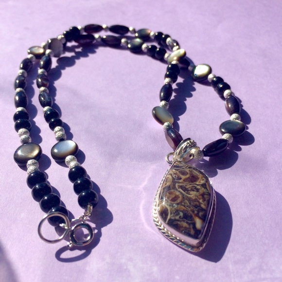 HANDCRAFTED 💥Painted Jasper and Beaded Necklace - Picture 4 of 6