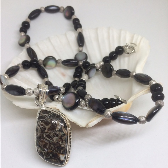 Handmade Jewelry - HANDCRAFTED 💥Painted Jasper and Beaded Necklace