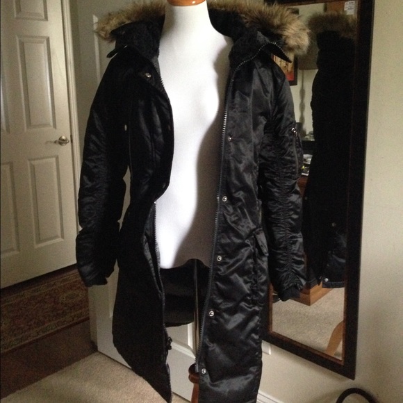 Black coat ,the warmest coat ever have a small too
