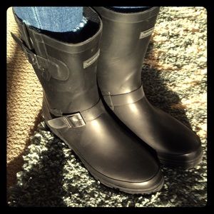 New Bearpaw rain boots