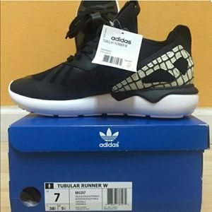 ❌❎ TRADED ❎❌ Adidas Tubular Runner Sz 7