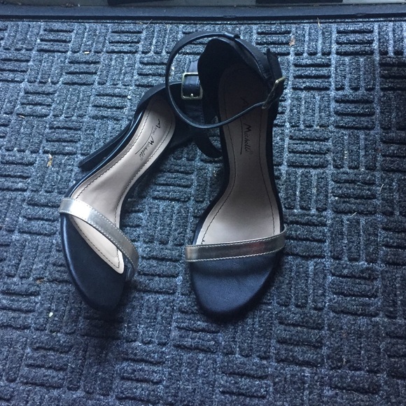 Chic sexy gold and black heels