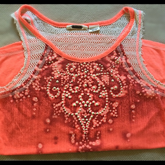Miss me coral crochet appliques top